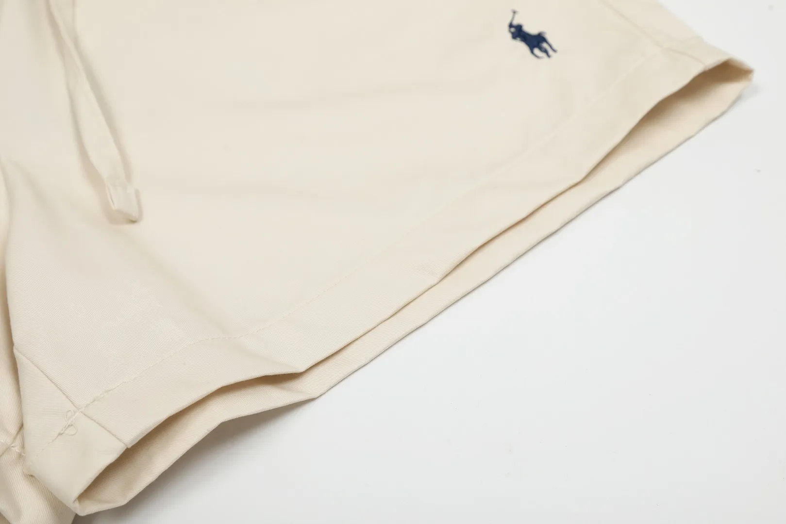 P166 💰 "Top quality" Style number: 1102# [Ralph Lauren Paul small label war horse basic classic shorts] ✅Ralph Lauren Ralph Lauren dopamine war horse small label outdoor shorts ✅Summer fresh, classic and versatile drawstring basic classic shorts ✅Lazy style must-have item The upper body has a fresh feeling ✅Nylon silk floss is smooth and soft, highly breathable and not stuffy ✅Specialized for platform live broadcast, wholesale entity, summer running volume ✅Simple and easy to match, light American style, super great ✅Standard for summer, small and sexy is YYDS, a must-have for petite girls. Size: S-L #Elastic waistline can be stretched. Color: Black, White, Light Blue, Off-white, Pink, Light Green, Khaki